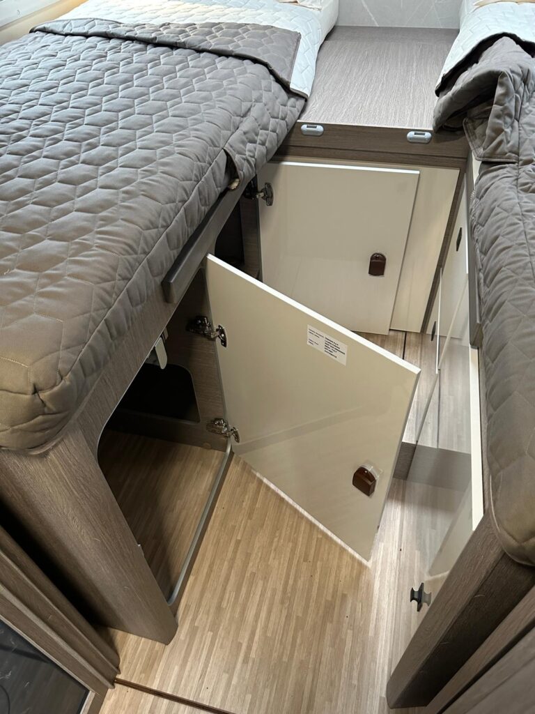 11 motorhome arca h745glg-fiat-cambio automatico-letti gemelli