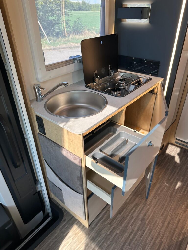 11 semintegrale horon fit 91 xt- ford transit-165 cv-letto matrimoniale