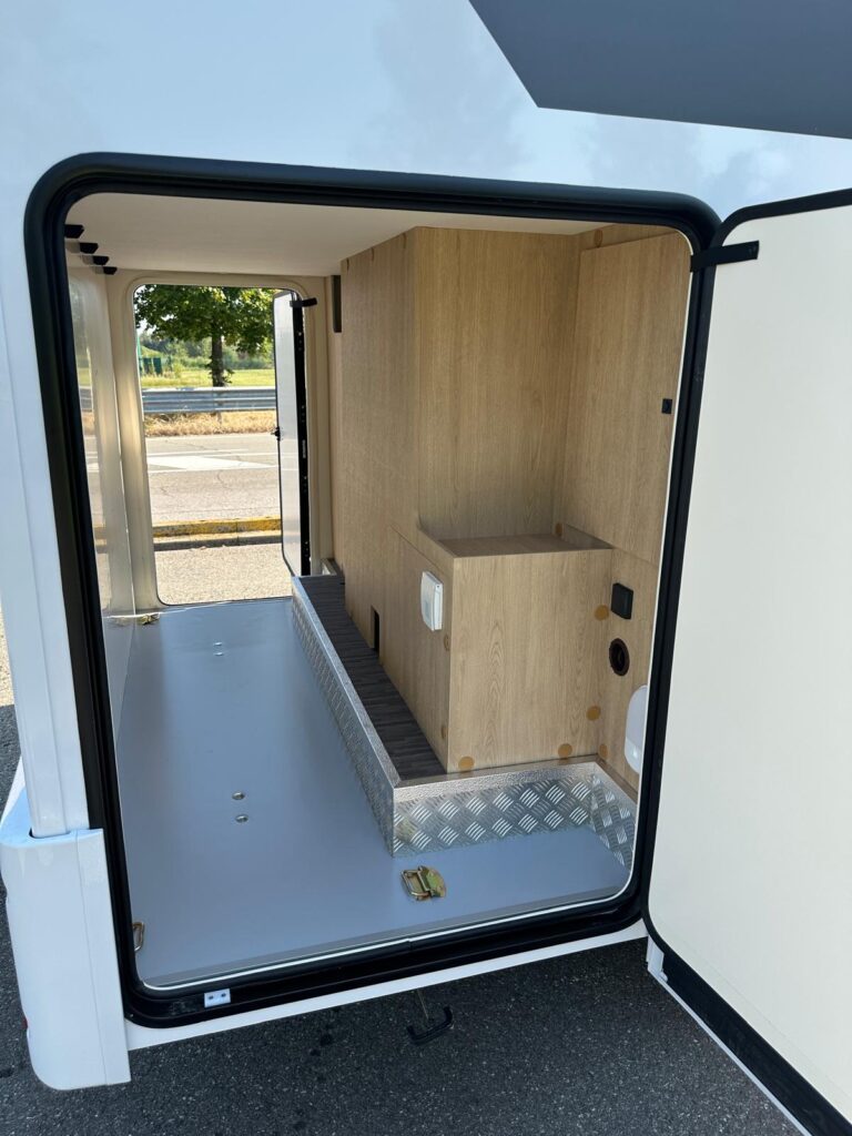 15 semintegrale horon fit 91 xt- ford transit-165 cv-letto matrimoniale