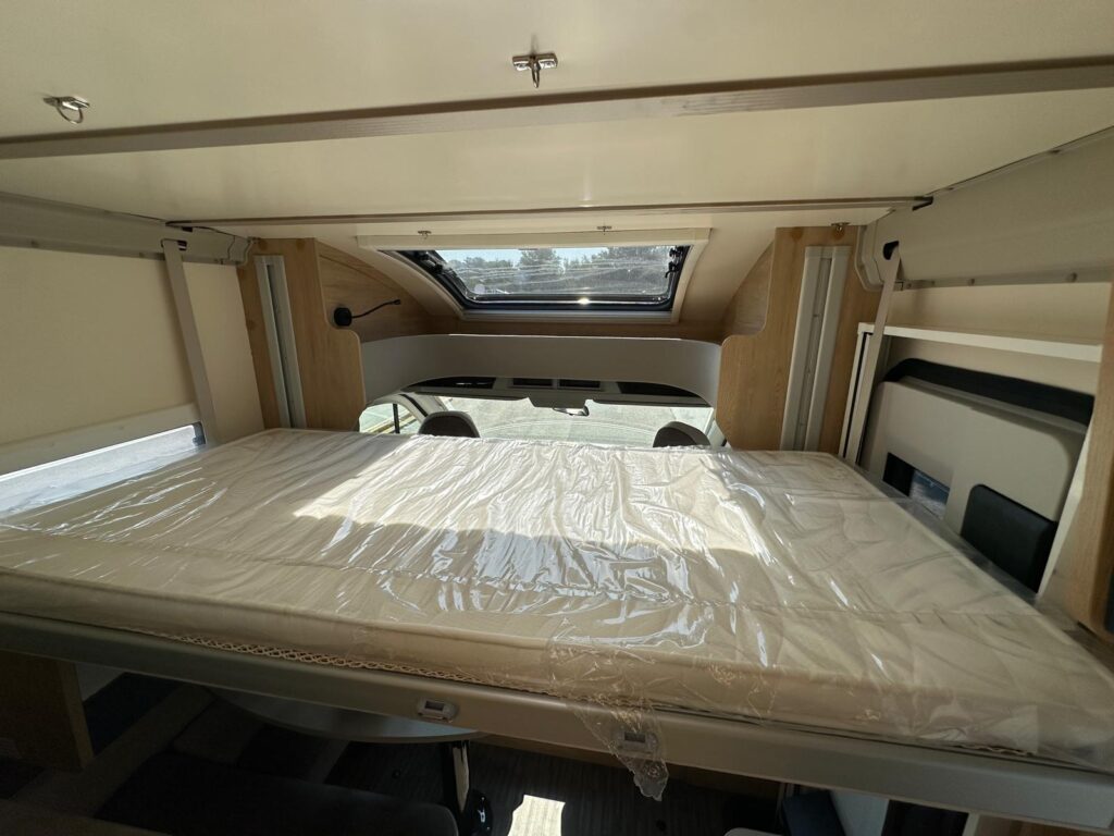 17 semintegrale horon fit 91 xt- ford transit-165 cv-letto matrimoniale