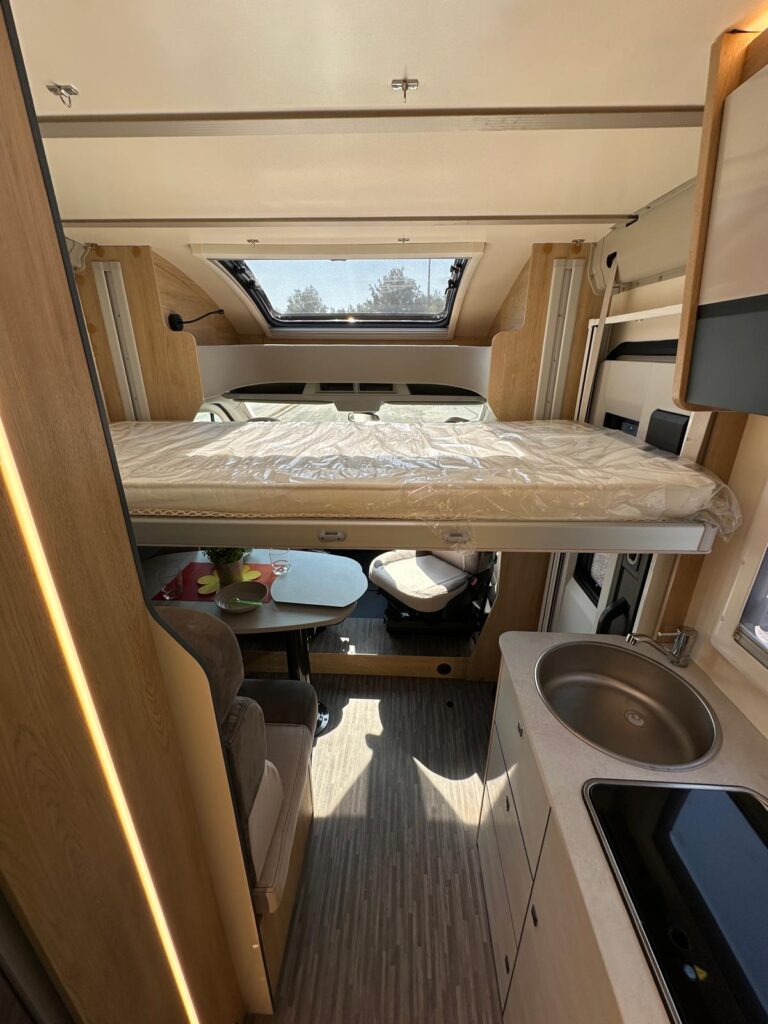 18 semintegrale horon fit 91 xt- ford transit-165 cv-letto matrimoniale