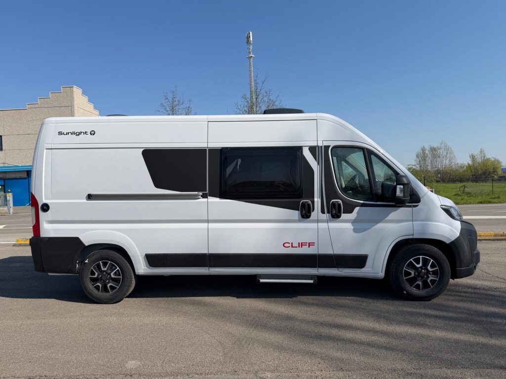 2 furgonato sunlight cliff 600-entry-peugeot-599cm-letto matrimoniale