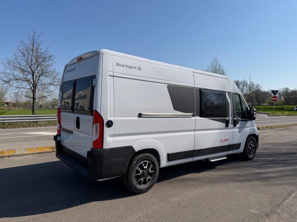 20 furgonato sunlight cliff 600-entry-peugeot-599cm-letto matrimoniale