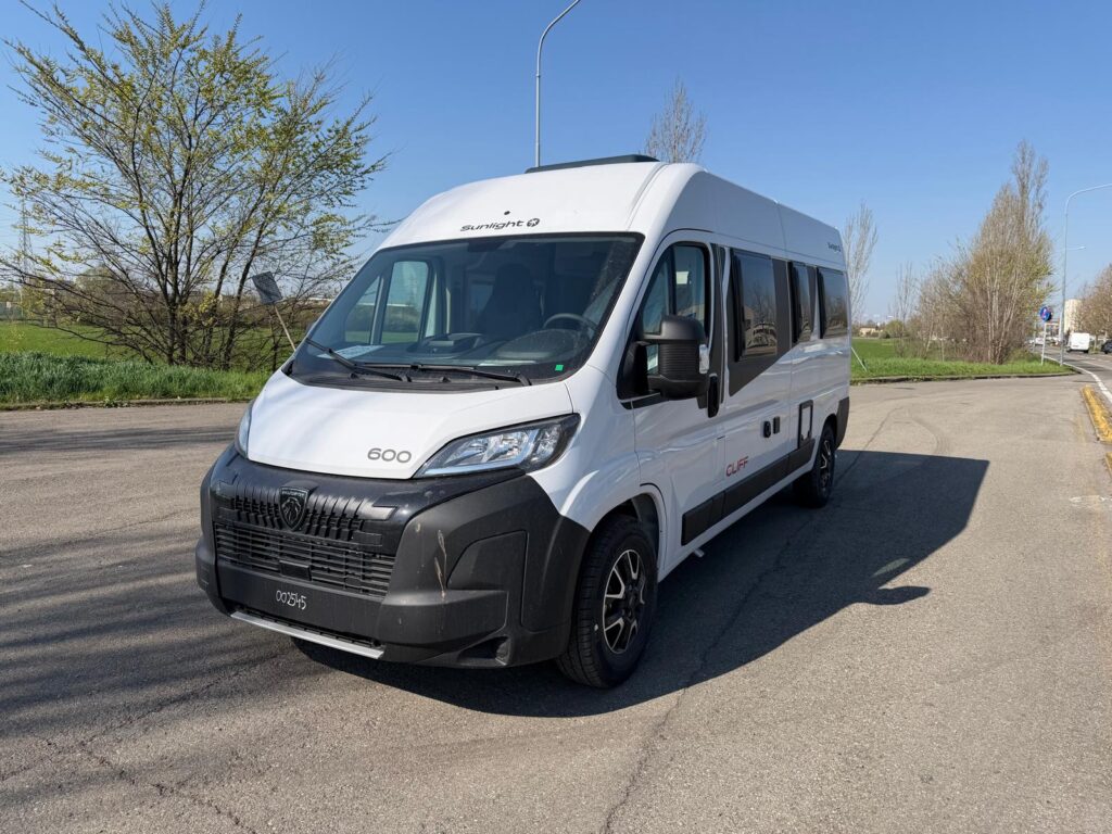 21 furgonato sunlight cliff 600-entry-peugeot-599cm-letto matrimoniale
