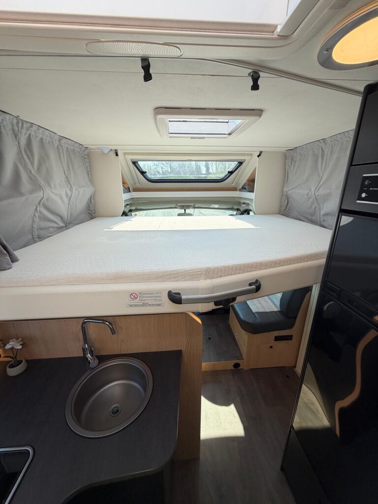 22 SEMINTEGRALE SUNLIGHT T68 ADVENTURE EDITION-CITROEN JUMPER-165 CV-LETTI GEMELLI