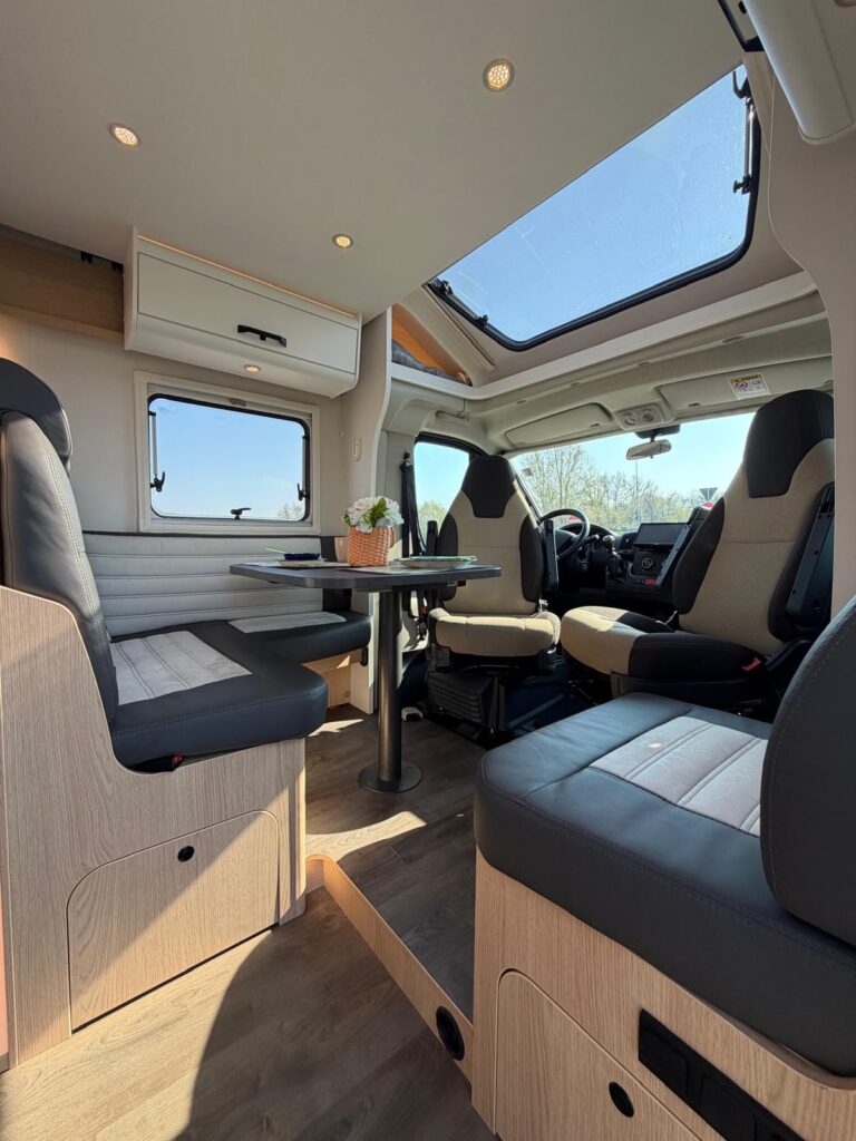 4 SEMINTEGRALE SUNLIGHT T68 ADVENTURE EDITION-CITROEN JUMPER-165 CV-LETTI GEMELLI