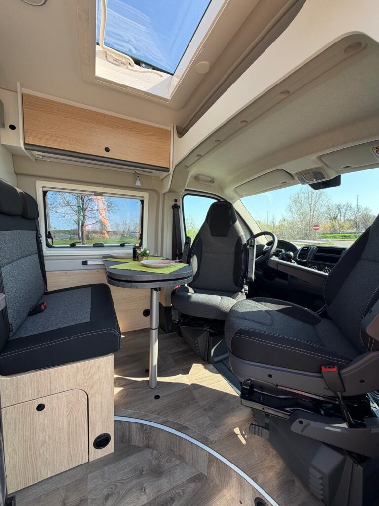 4 furgonato sunlight cliff 600-entry-peugeot-599cm-letto matrimoniale