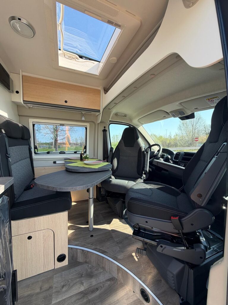 5 furgonato sunlight cliff 600-entry-peugeot-599cm-letto matrimoniale