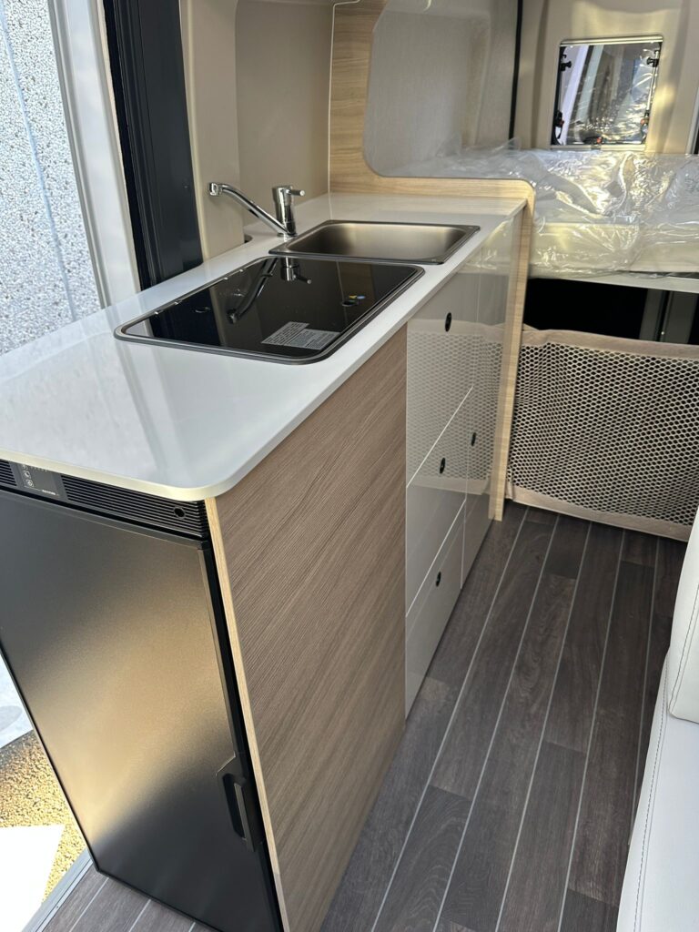 6 furgonato c.i. kyros 2 go-citroen jumper 2.2.140 cv-letto matrimoniale