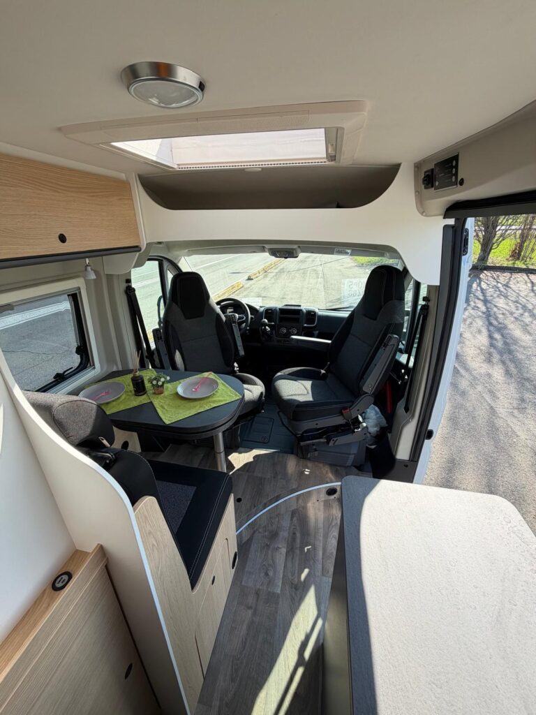 6 furgonato sunlight cliff 600-entry-peugeot-599cm-letto matrimoniale