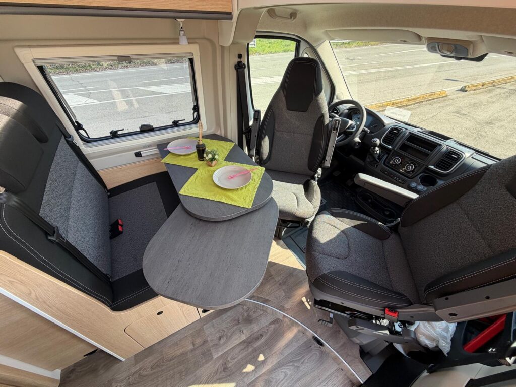 7 furgonato sunlight cliff 600-entry-peugeot-599cm-letto matrimoniale