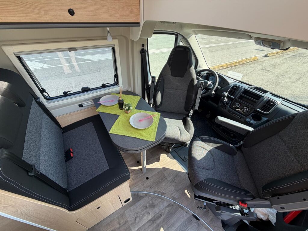 8 furgonato sunlight cliff 600-entry-peugeot-599cm-letto matrimoniale