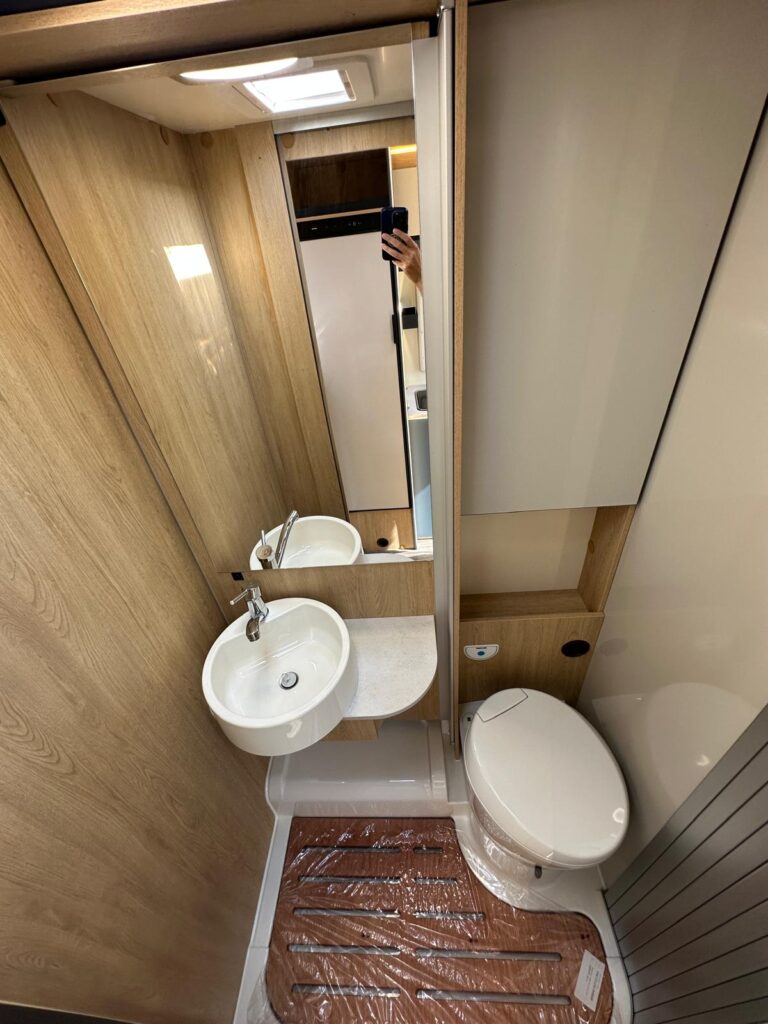 8 semintegrale horon fit 91 xt- ford transit-165 cv-letto matrimoniale