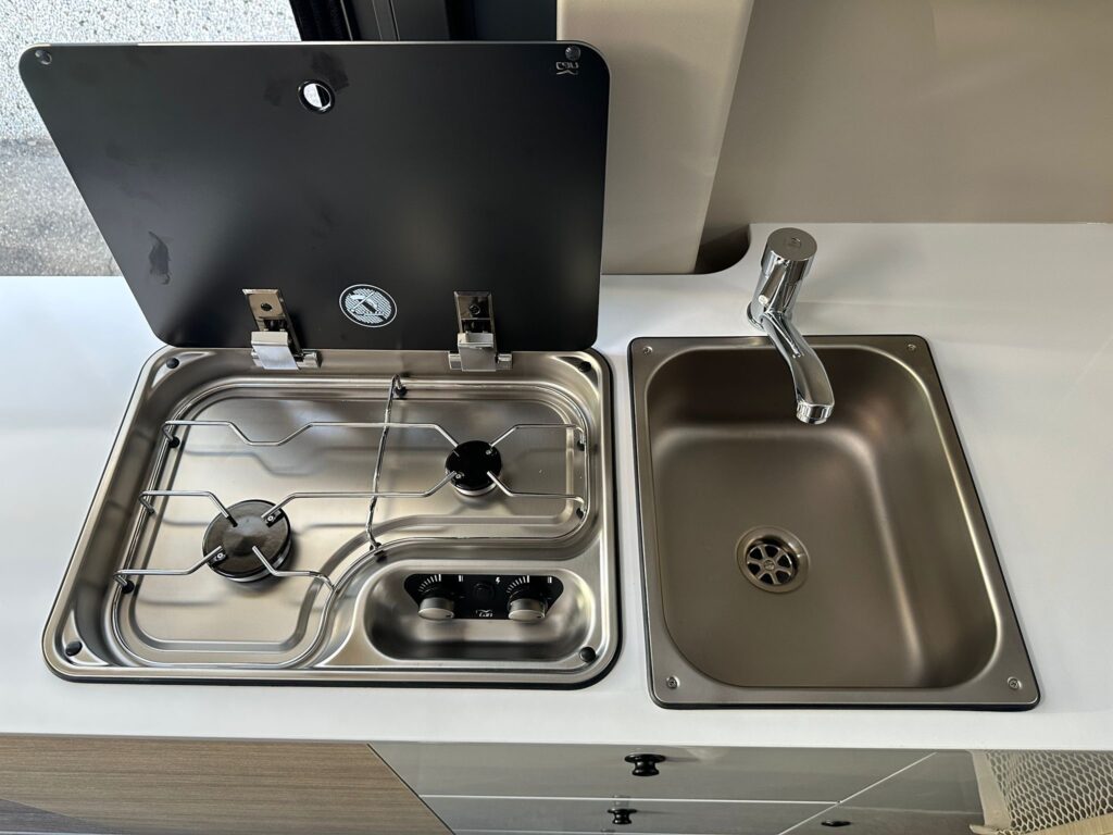 9 furgonato c.i. kyros 2 go-citroen jumper 2.2.140 cv-letto matrimoniale