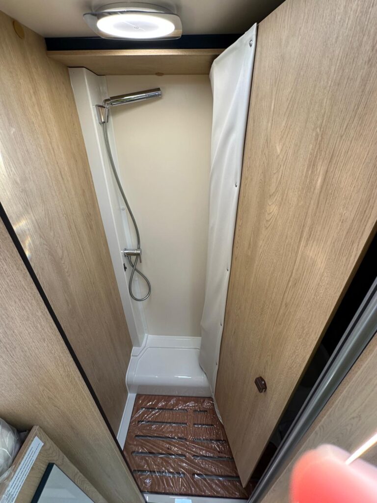 9 semintegrale horon fit 91 xt- ford transit-165 cv-letto matrimoniale