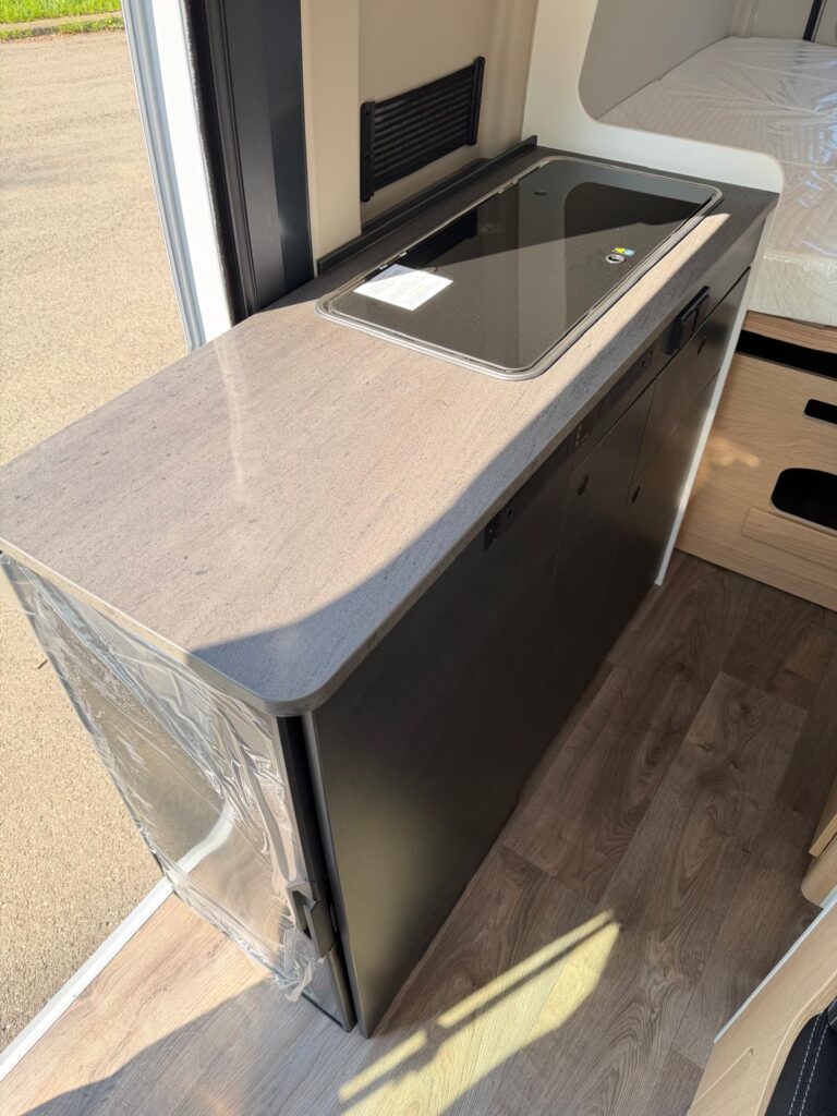 9a furgonato sunlight cliff 600-entry-peugeot-599cm-letto matrimoniale