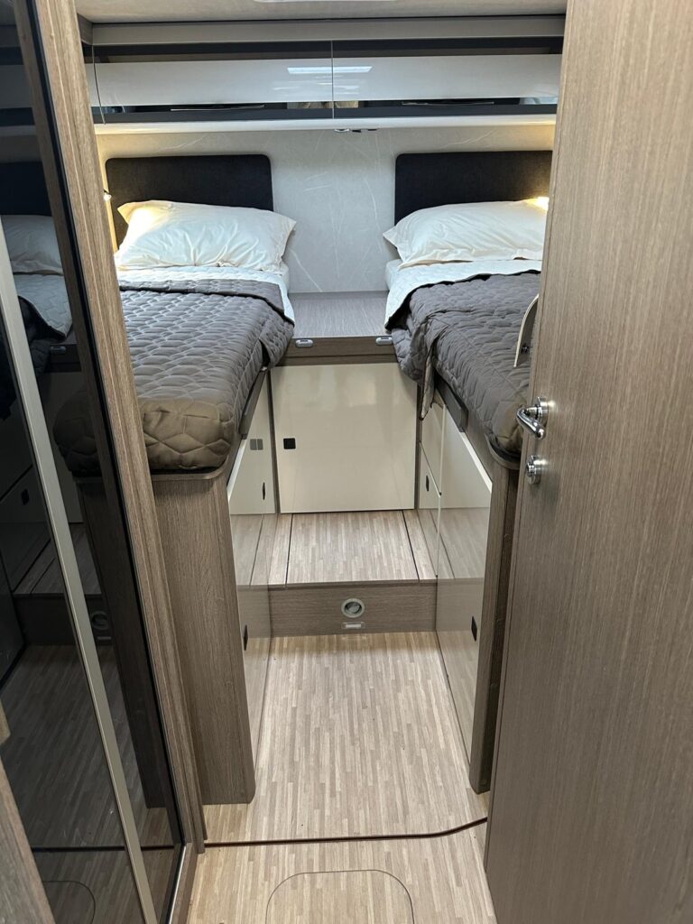9a motorhome arca h745glg-fiat-cambio automatico-letti gemelli