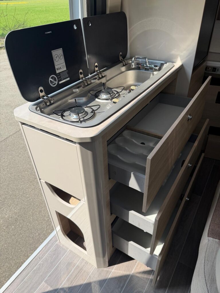 10 furgonato c.i. kyros duo xl-letto basculante elettrico-636cm-fiat