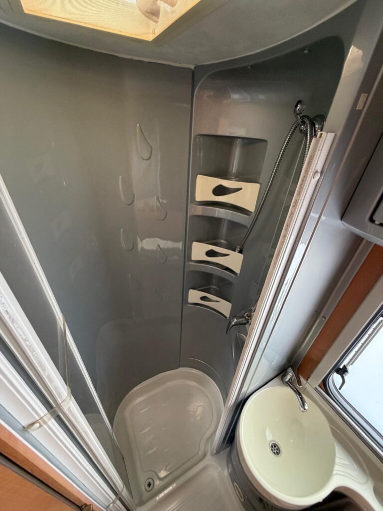 10a mansardato c.i. ellito garage-fiat-ducato-letto matrimoniale