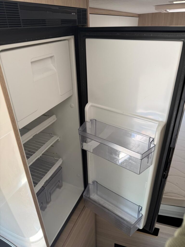 12 furgonato c.i. kyros duo xl-letto basculante elettrico-636cm-fiat