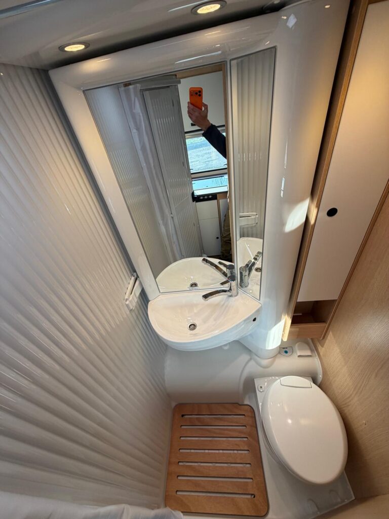 12 semintegrale compatto sunlight v67s-letti gemelli-citroen