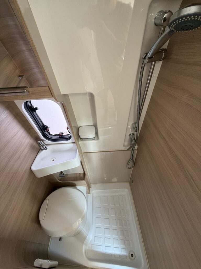 13 furgonato c.i. kyros duo xl-letto basculante elettrico-636cm-fiat