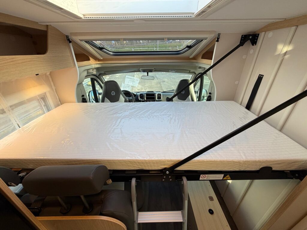 16 semintegrale compatto sunlight v67s-letti gemelli-citroen