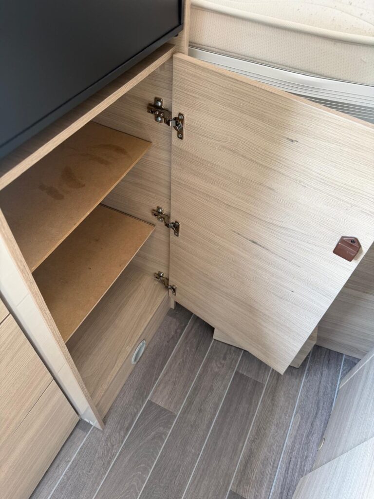 17 furgonato c.i. kyros duo xl-letto basculante elettrico-636cm-fiat