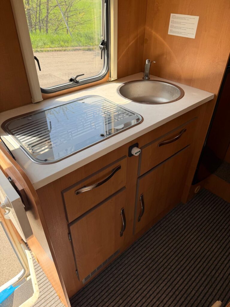 8 mansardato c.i. ellito garage-fiat-ducato-letto matrimoniale