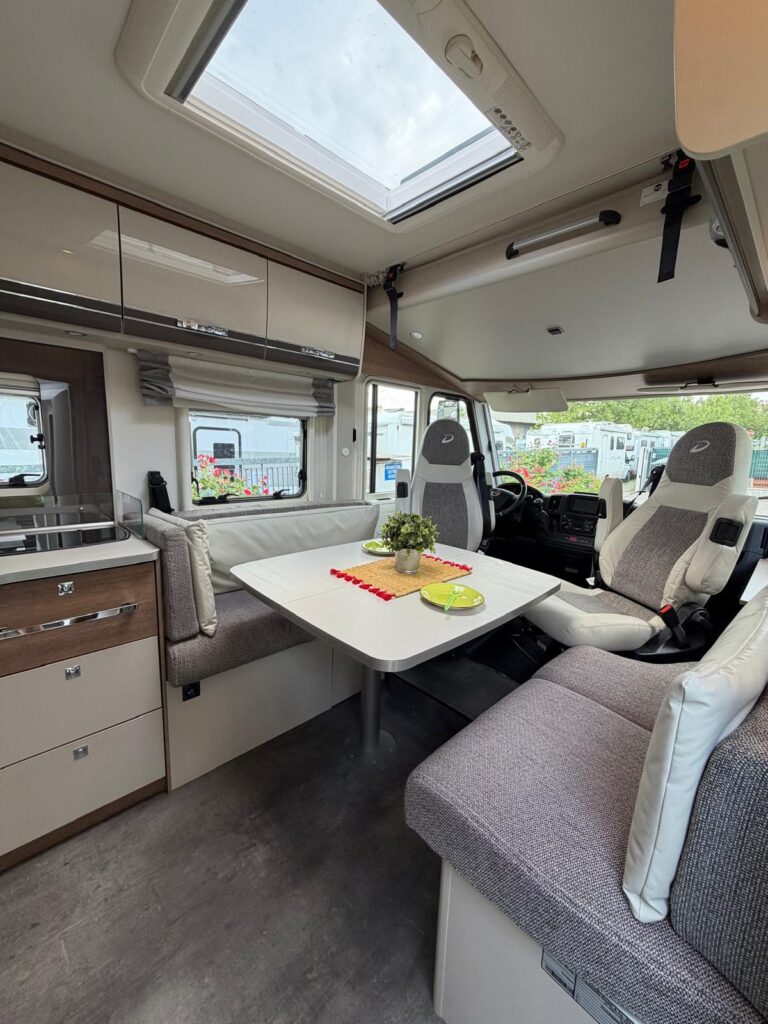10 motorhome dethleffs-fiat-letto nautico xl-face to face