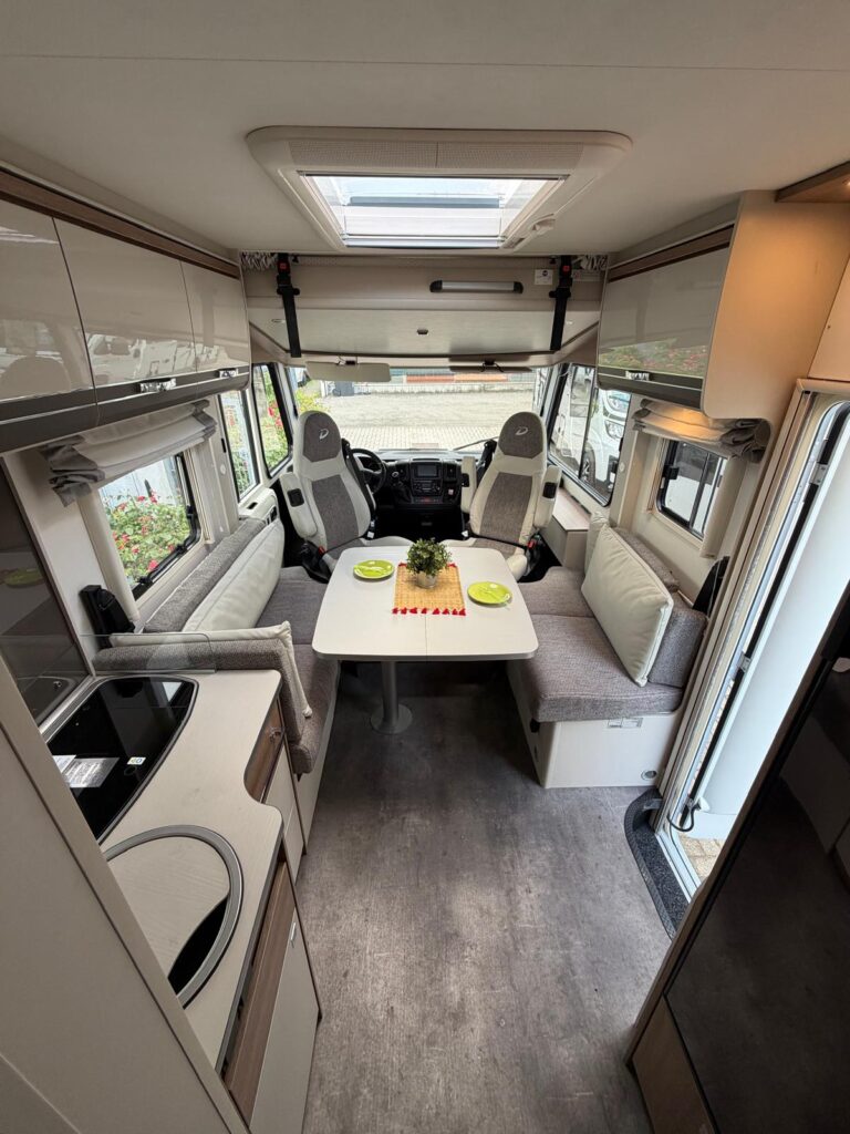 11 motorhome dethleffs-fiat-letto nautico xl-face to face