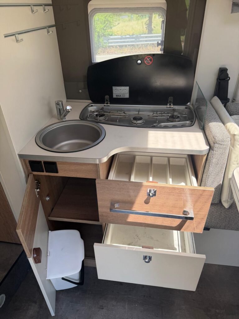 13 motorhome dethleffs-fiat-letto nautico xl-face to face