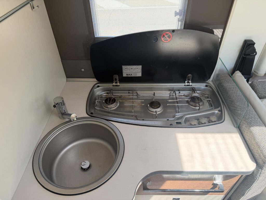 14 motorhome dethleffs-fiat-letto nautico xl-face to face