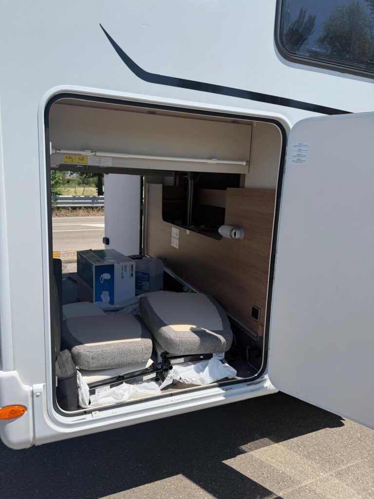 21 motorhome dethleffs-fiat-letto nautico xl-face to face