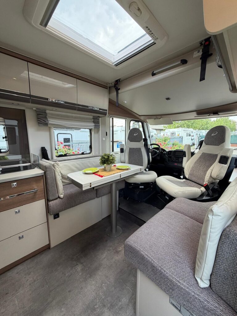 7 motorhome dethleffs-fiat-letto nautico xl-face to face