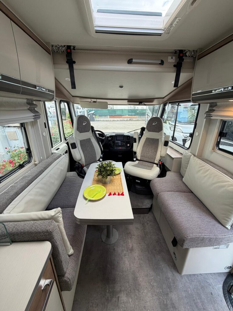 8 motorhome dethleffs-fiat-letto nautico xl-face to face