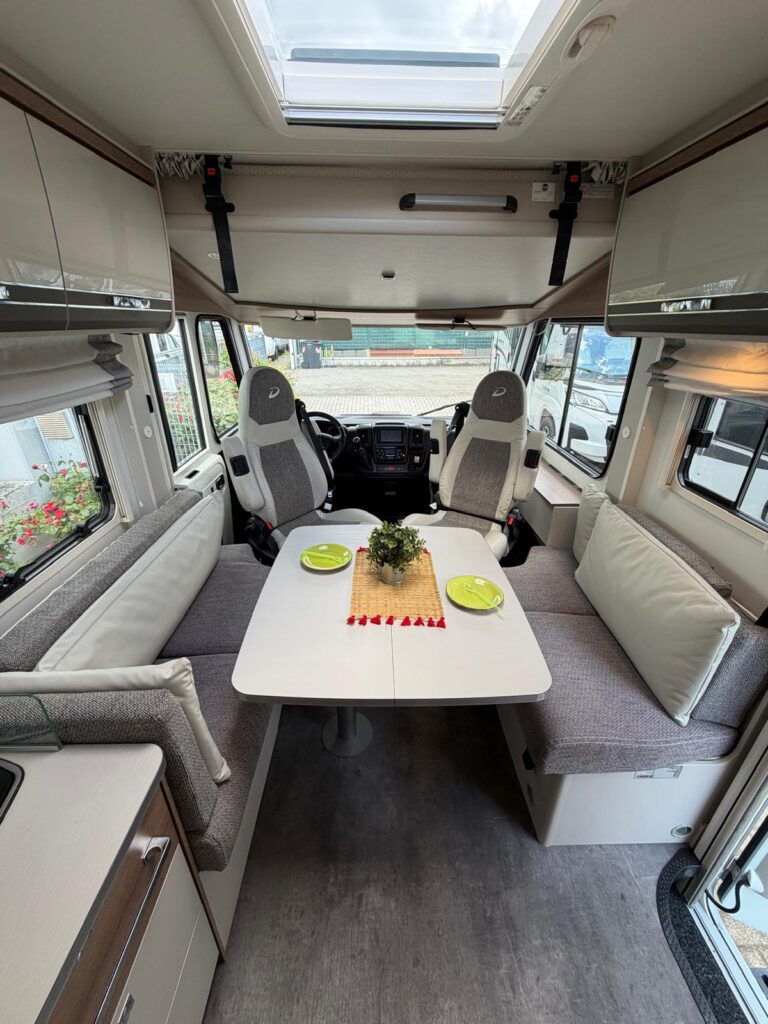 9 motorhome dethleffs-fiat-letto nautico xl-face to face