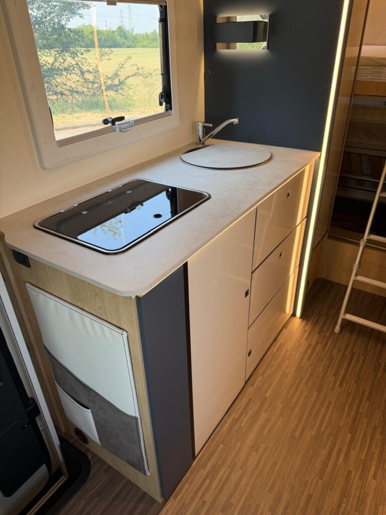 11 mansardato horon 79m -fiat-ducato-140 cv- 6 posti viaggio-8 posti letto
