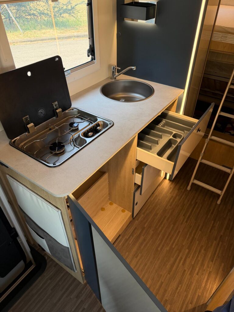 12 mansardato horon 79m -fiat-ducato-140 cv- 6 posti viaggio-8 posti letto