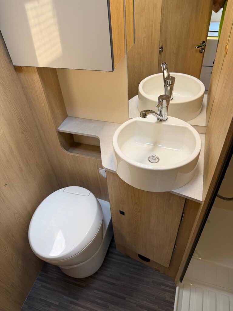 16 mansardato horon 79m -fiat-ducato-140 cv- 6 posti viaggio-8 posti letto