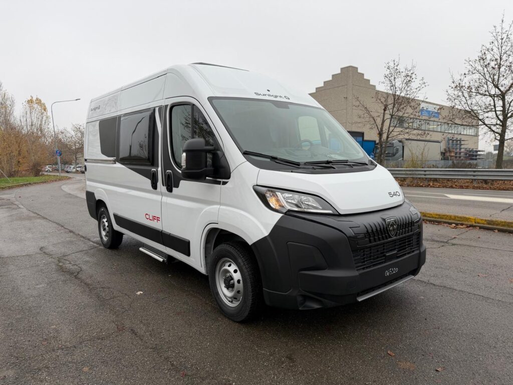 1 furgonato sunlight cliff 540-pegeaut-140cv