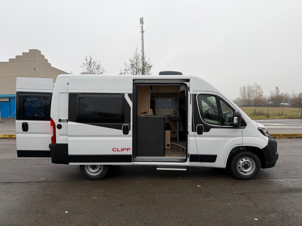 12 furgonato sunlight cliff 540-pegeaut-140cv