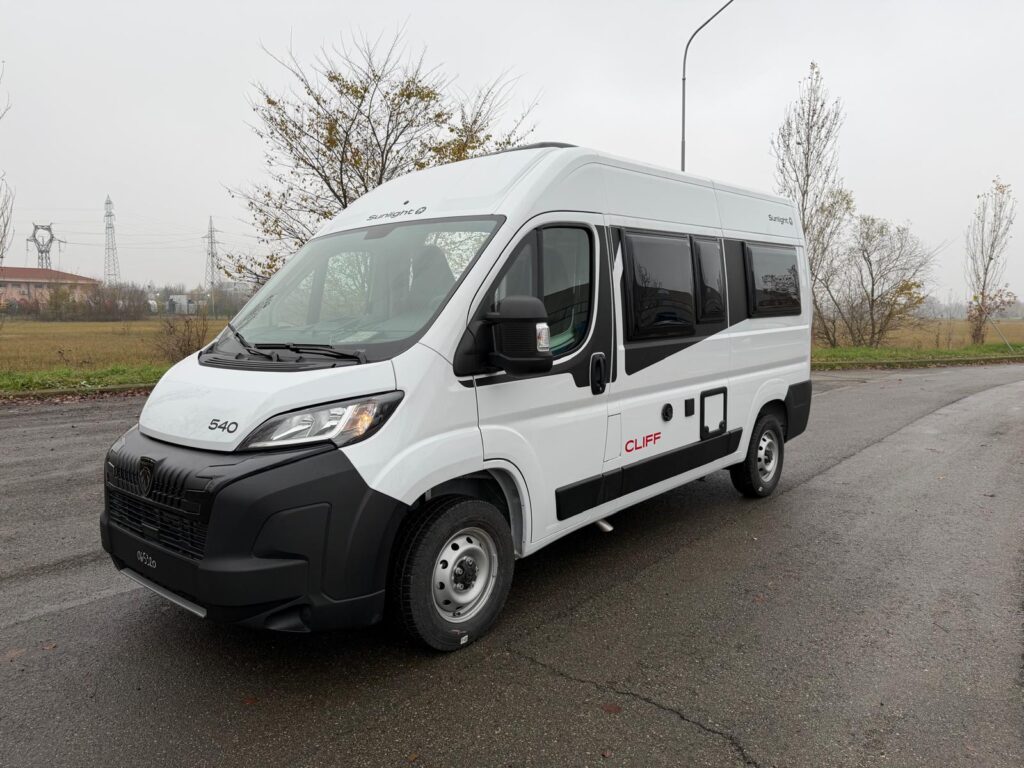 15 furgonato sunlight cliff 540-pegeaut-140cv
