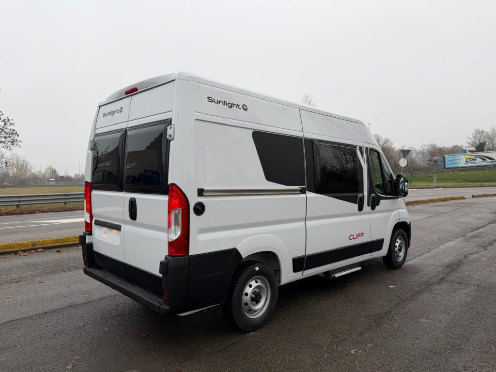 18 furgonato sunlight cliff 540-pegeaut-140cv