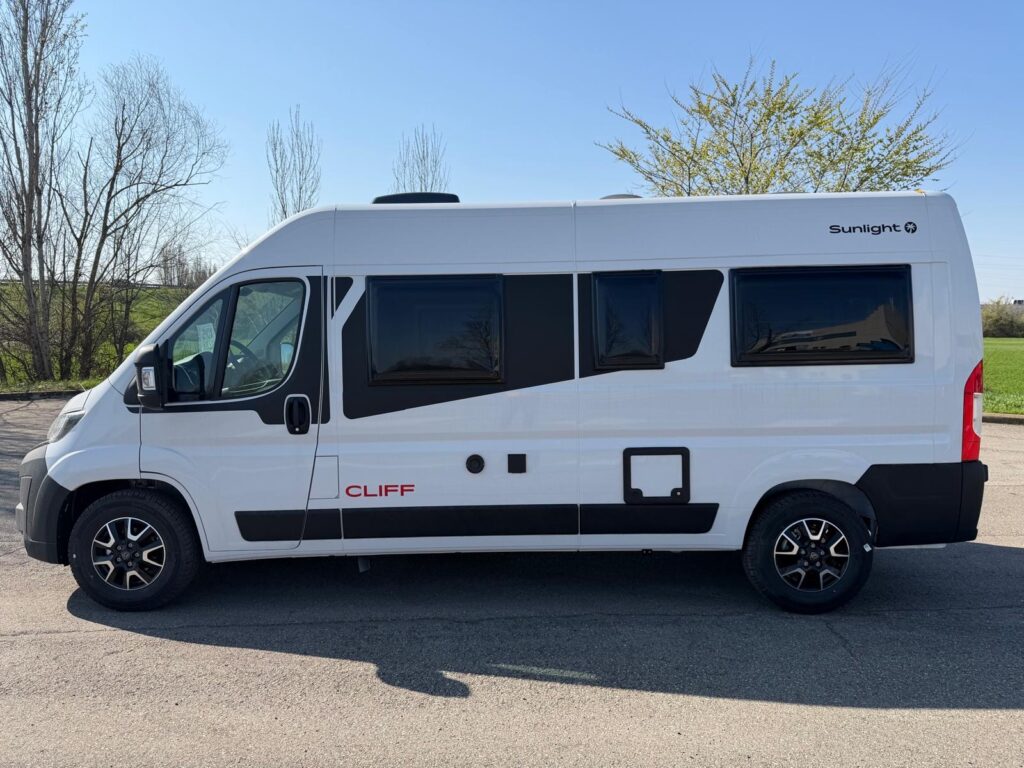 19 furgonato sunlight cliff 600-entry-peugeot-599cm-letto matrimoniale